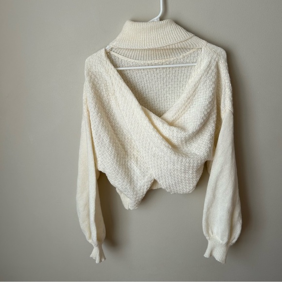 NWOT SHEIN Cream Off White Turtleneck Sweater Open Back Women’s Size Small - Picture 7 of 8